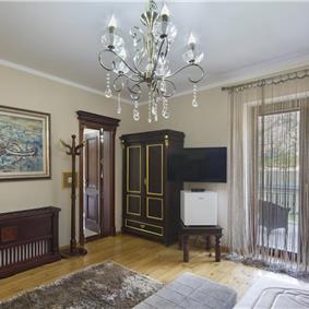 5 bedroom bayside villa with pool near Kotor, sleeps 12